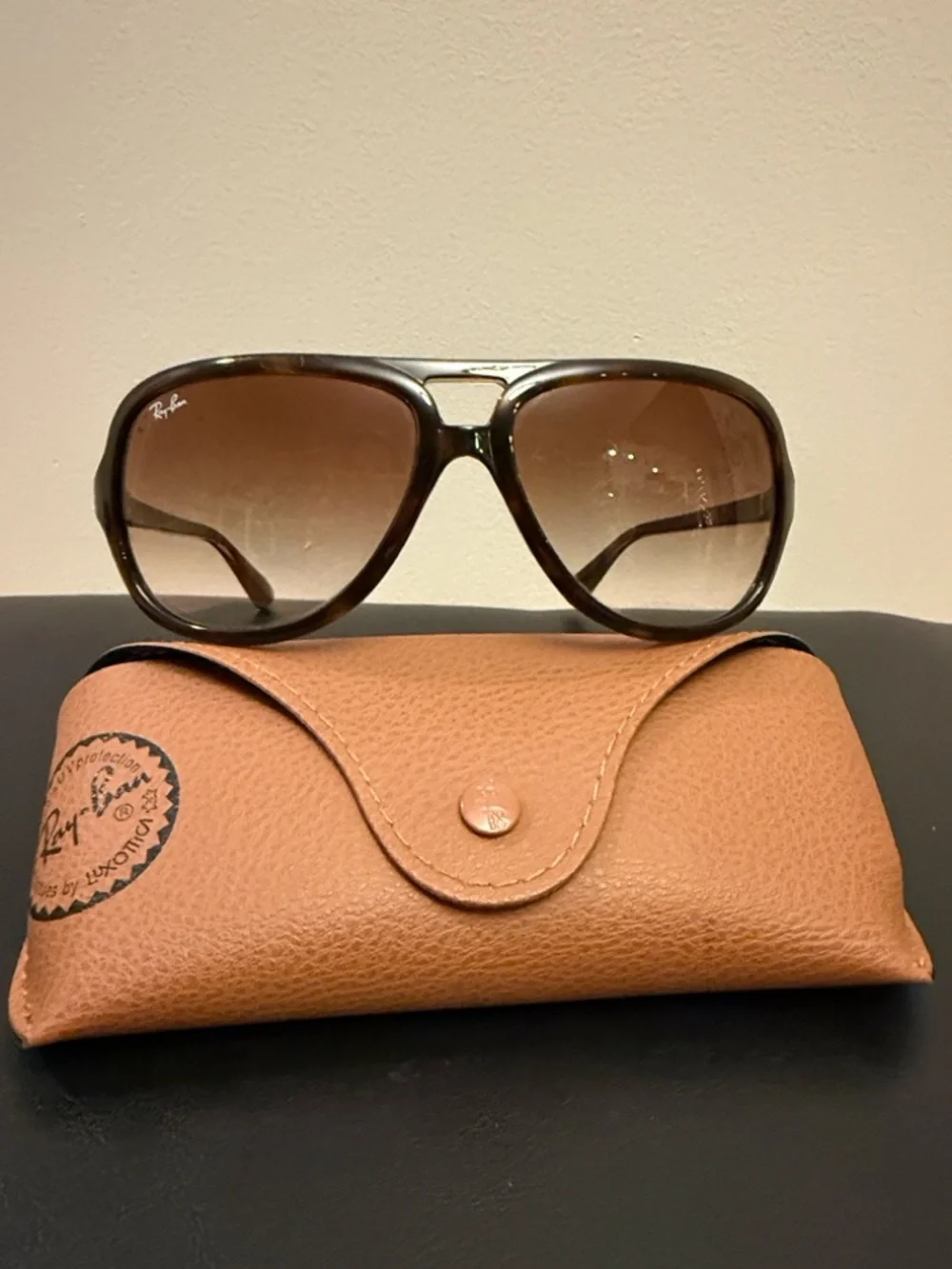 Used Ray-Ban Women's Brown Gradient Aviator Sunglasses Ray-Ban RB4162 - Picture 1 of 8